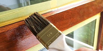 Holzfenster-lackieren-oder-lasieren-Aufmacher