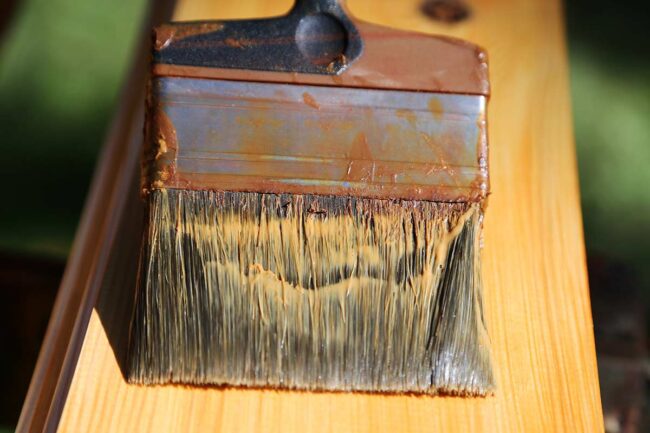 Was kostet das Lasieren von Holz? Mit Preistabelle